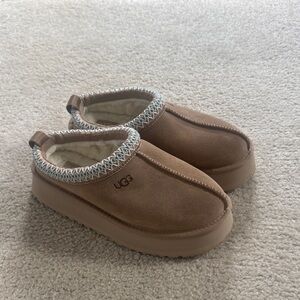 UGG Taz’s sand  Suede Slip-On Shoes 7
